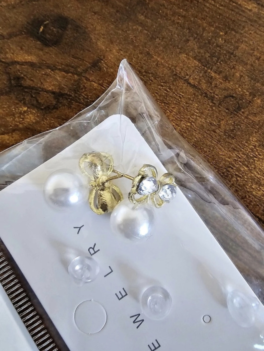 Pearl Drop Earrings in Gold & White NWT